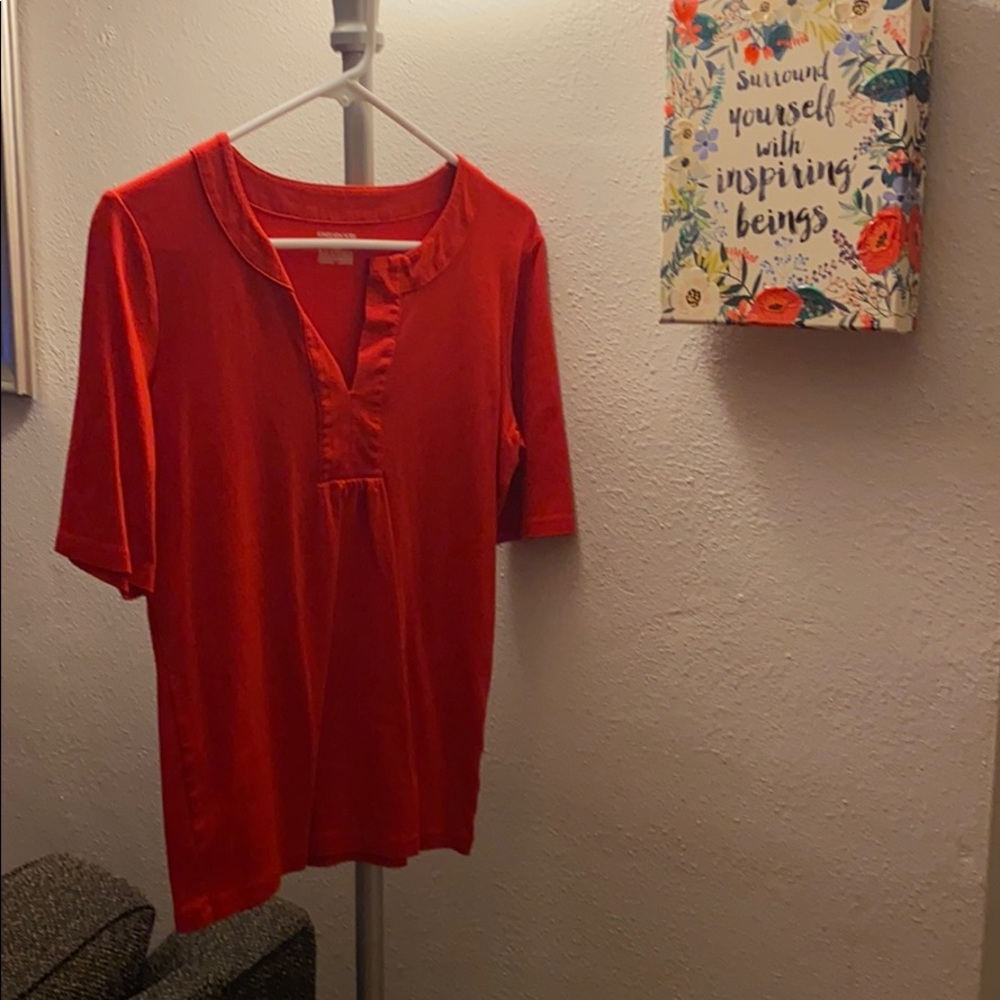Women’s V neck Top